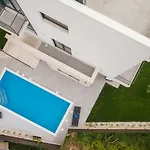 Salt - 10 People, Heated Pool, Trogir, Near & Split Airport 빌라